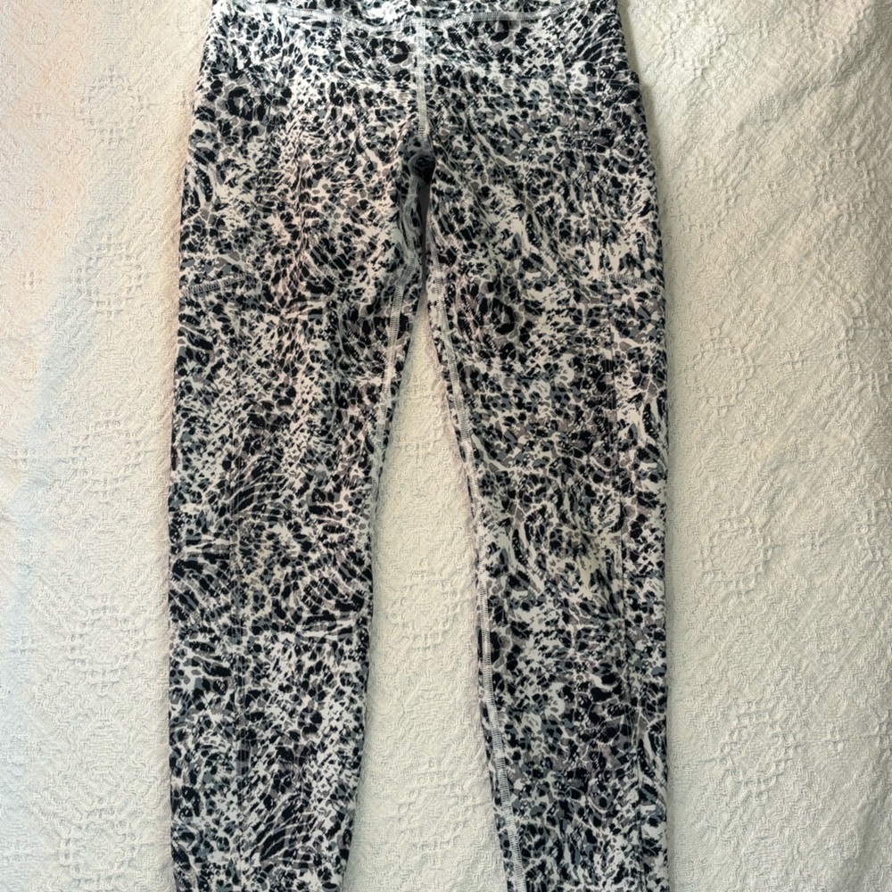 Balance Collections women’s M leggings side pockets for cellular phones used